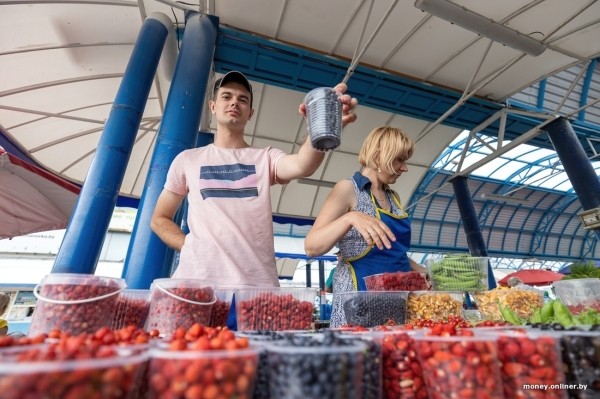 Начался сезон черники. Почем продают первые ягоды из Брестской области?
