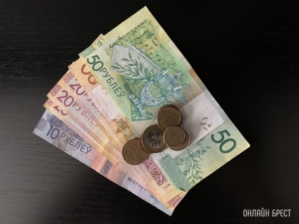 Российский рубль опять бьет рекорд, белорусский — никогда не стоил так дешево Российский рубль опять бьет рекорд, белорусский — никогда не стоил так дешево