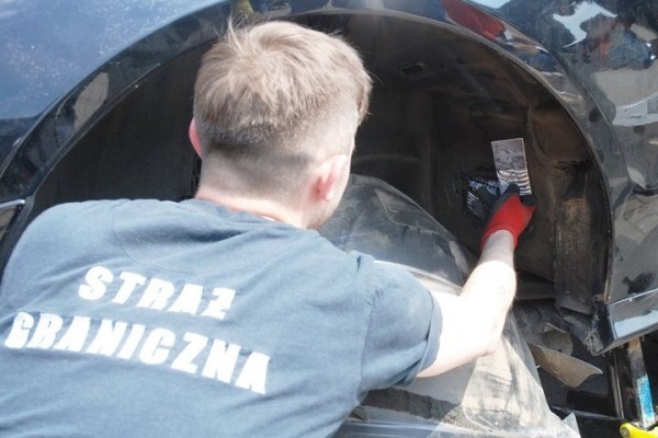 Контрабандистам из Беларуси удалось заехать с сигаретами в Польшу, но потом что-то пошло не так Контрабандистам из Беларуси удалось заехать с сигаретами в Польшу, но потом что-то пошло не так