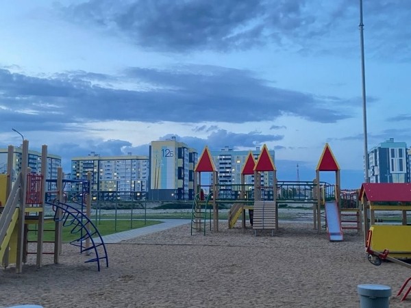 В Бресте на улице Мытной  завершён монтаж детского игрового комплекса