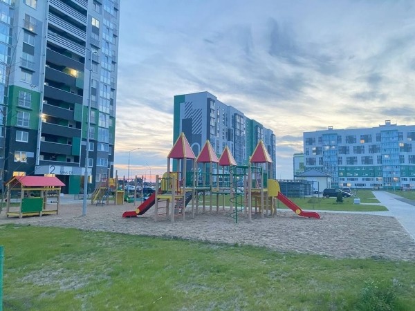 В Бресте на улице Мытной  завершён монтаж детского игрового комплекса