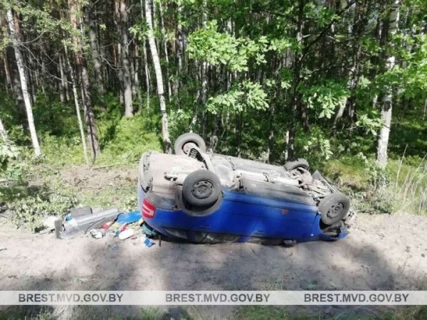 В Брестской области перевернулась Skoda