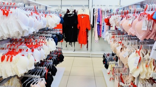 ТРИ ЭТАЖА ТОВАРОВ ДЛЯ ВСЕЙ СЕМЬИ! Детские игрушки и развлечения, канцтовары, женская, мужская, детская одежда и обувь в «Детском мире» на Советской