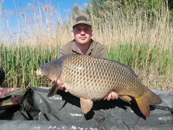 В Беларуси мужчина выловил рыбу весом почти 28 килограмм В Беларуси мужчина выловил рыбу весом почти 28 килограмм