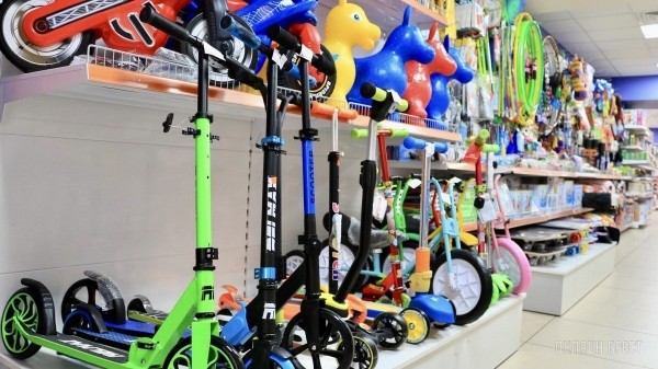 ТРИ ЭТАЖА ТОВАРОВ ДЛЯ ВСЕЙ СЕМЬИ! Детские игрушки и развлечения, канцтовары, женская, мужская, детская одежда и обувь в «Детском мире» на Советской