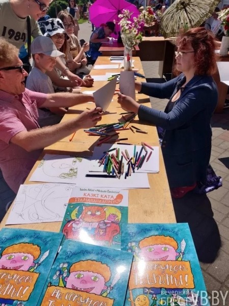 Книжные радости очень умелых ручек познавались в Бресте Книжные радости очень умелых ручек познавались в Бресте