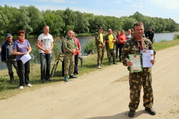В Кобрине прошли рыболовные соревнования между предприятиями — лучшие рыбаки работают на хлебозаводе В Кобрине прошли рыболовные соревнования между предприятиями — лучшие рыбаки работают на хлебозаводе