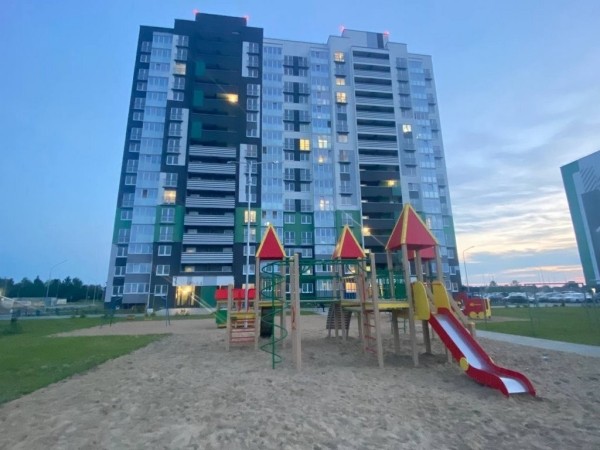 В Бресте на улице Мытной  завершён монтаж детского игрового комплекса