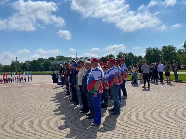 Более 2800 километров пути. В Бресте финишировал автопробег из российского Североморска Более 2800 километров пути. В Бресте финишировал автопробег из российского Североморска