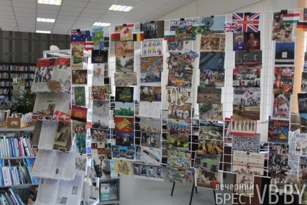Открываем мир через почтовые карточки. В Бресте работает уникальная выставка «Счастливый посткроссинг»