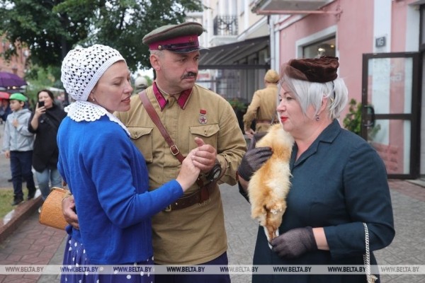 В Бресте на ул.Советской воссоздали атмосферу последнего мирного вечера