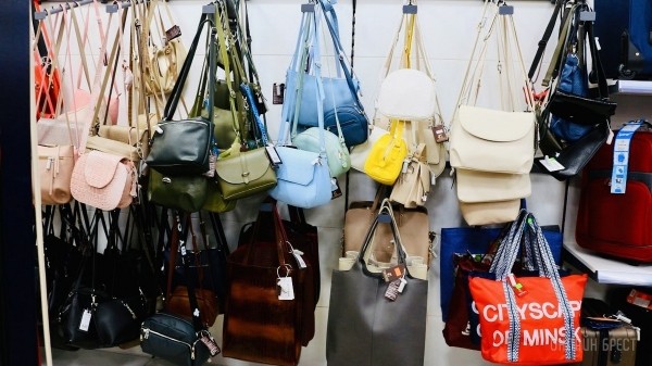 ТРИ ЭТАЖА ТОВАРОВ ДЛЯ ВСЕЙ СЕМЬИ! Детские игрушки и развлечения, канцтовары, женская, мужская, детская одежда и обувь в «Детском мире» на Советской