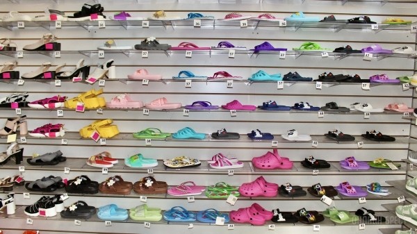 Что нового на просторах брестского магазина «Мегаполис»? Школьная форма, кроссовки, меняющие цвет на солнце, скидка 50% по красному ценнику Что нового на просторах брестского магазина «Мегаполис»? Школьная форма, кроссовки, меняющие цвет на солнце, скидка 50% по красному ценнику