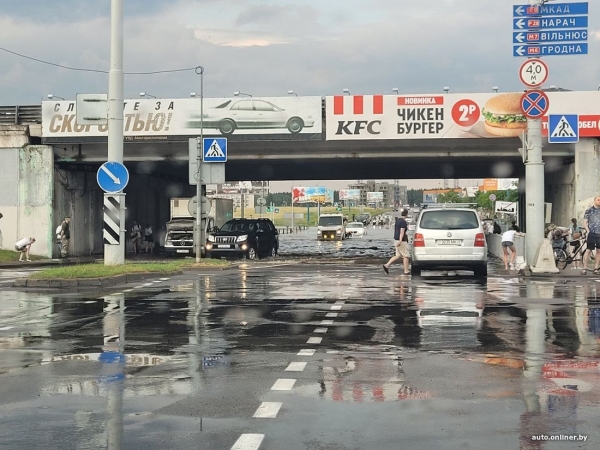 Залитые улицы. Стихия в Минске разыгралась не на шутку Залитые улицы. Стихия в Минске разыгралась не на шутку