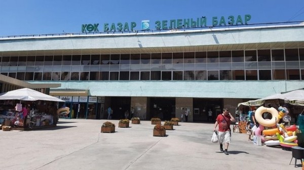 Молочка в два раза дороже, чем на Комаровке: журналисты сравнили цены на рынках Казахстана и Беларуси