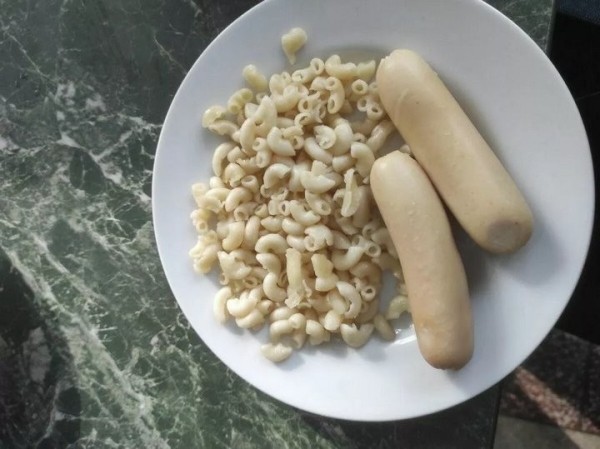 Диетолог рассказала, почему не есть после 18:00 вредно