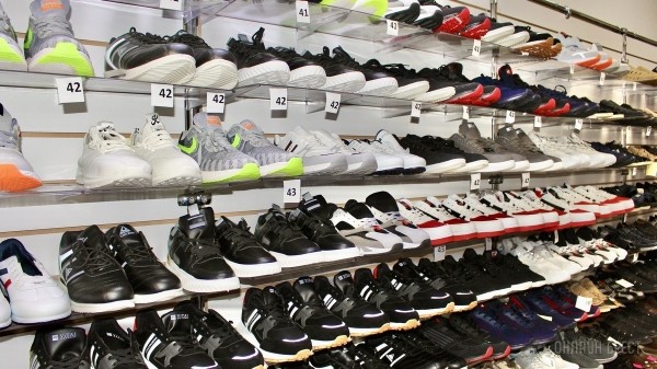 Что нового на просторах брестского магазина «Мегаполис»? Школьная форма, кроссовки, меняющие цвет на солнце, скидка 50% по красному ценнику Что нового на просторах брестского магазина «Мегаполис»? Школьная форма, кроссовки, меняющие цвет на солнце, скидка 50% по красному ценнику