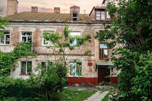 
                Фотографии сделаны в Бресте. Узнали место?
            