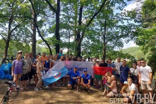 Работники РУП «Брестэнерго» приняли участие в экологической акции в Красном дворе Работники РУП «Брестэнерго» приняли участие в экологической акции в Красном дворе