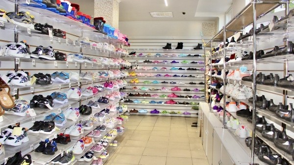 Что нового на просторах брестского магазина «Мегаполис»? Школьная форма, кроссовки, меняющие цвет на солнце, скидка 50% по красному ценнику Что нового на просторах брестского магазина «Мегаполис»? Школьная форма, кроссовки, меняющие цвет на солнце, скидка 50% по красному ценнику