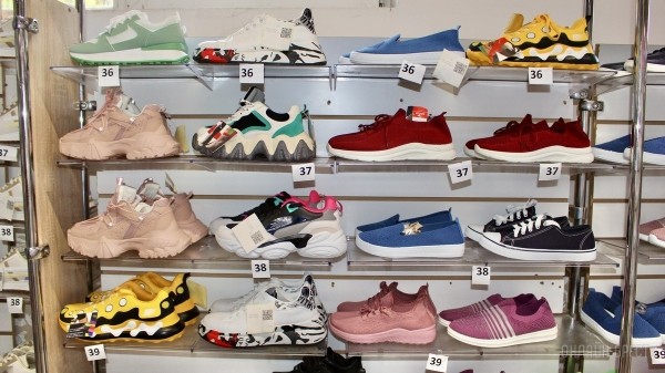 Что нового на просторах брестского магазина «Мегаполис»? Школьная форма, кроссовки, меняющие цвет на солнце, скидка 50% по красному ценнику Что нового на просторах брестского магазина «Мегаполис»? Школьная форма, кроссовки, меняющие цвет на солнце, скидка 50% по красному ценнику