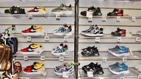 Что нового на просторах брестского магазина «Мегаполис»? Школьная форма, кроссовки, меняющие цвет на солнце, скидка 50% по красному ценнику Что нового на просторах брестского магазина «Мегаполис»? Школьная форма, кроссовки, меняющие цвет на солнце, скидка 50% по красному ценнику