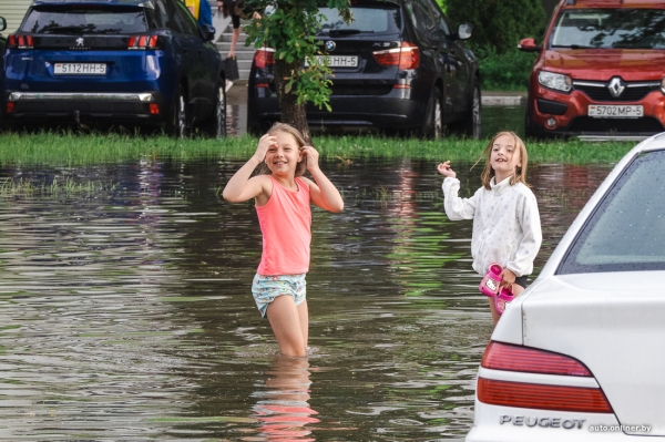 Залитые улицы. Стихия в Минске разыгралась не на шутку Залитые улицы. Стихия в Минске разыгралась не на шутку