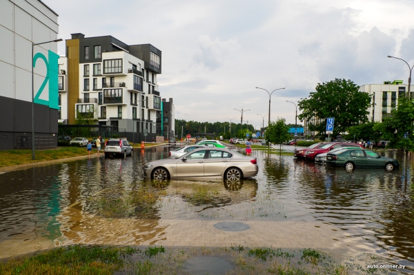 Залитые улицы. Стихия в Минске разыгралась не на шутку Залитые улицы. Стихия в Минске разыгралась не на шутку