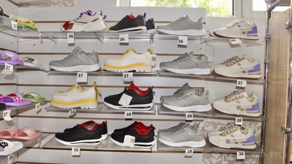 Что нового на просторах брестского магазина «Мегаполис»? Школьная форма, кроссовки, меняющие цвет на солнце, скидка 50% по красному ценнику Что нового на просторах брестского магазина «Мегаполис»? Школьная форма, кроссовки, меняющие цвет на солнце, скидка 50% по красному ценнику