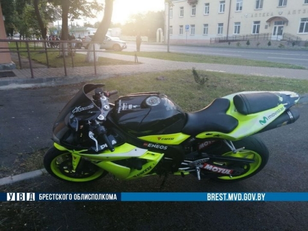 Две аварии с мотоциклистами-бесправниками произошли в Брестской области