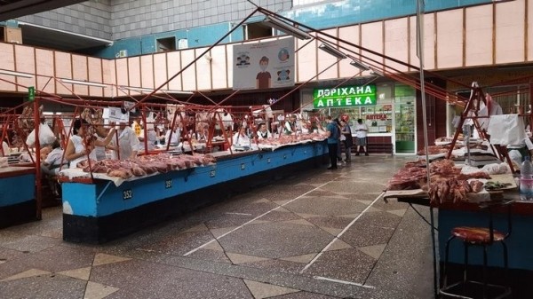 Молочка в два раза дороже, чем на Комаровке: журналисты сравнили цены на рынках Казахстана и Беларуси