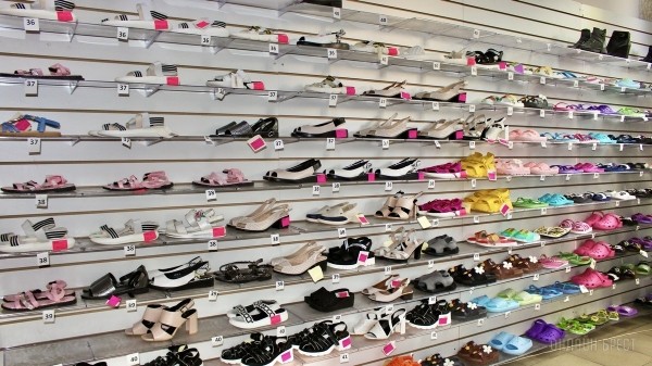 Что нового на просторах брестского магазина «Мегаполис»? Школьная форма, кроссовки, меняющие цвет на солнце, скидка 50% по красному ценнику Что нового на просторах брестского магазина «Мегаполис»? Школьная форма, кроссовки, меняющие цвет на солнце, скидка 50% по красному ценнику