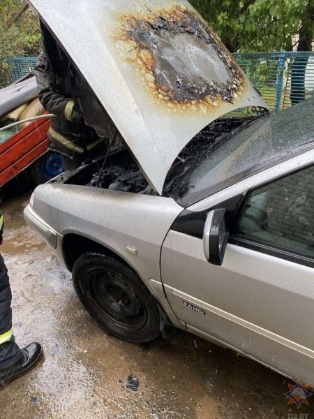 В Ляховичах горел автомобиль