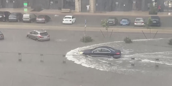Залитые улицы. Стихия в Минске разыгралась не на шутку Залитые улицы. Стихия в Минске разыгралась не на шутку
