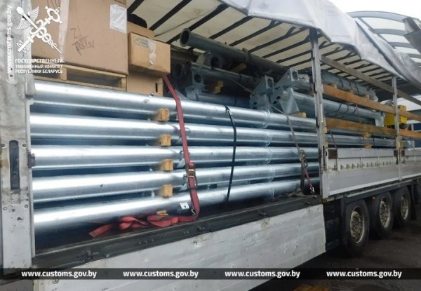 В Бресте таможенники выявили крупную партию товаров без документов В Бресте таможенники выявили крупную партию товаров без документов