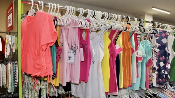 Что нового на просторах брестского магазина «Мегаполис»? Школьная форма, кроссовки, меняющие цвет на солнце, скидка 50% по красному ценнику Что нового на просторах брестского магазина «Мегаполис»? Школьная форма, кроссовки, меняющие цвет на солнце, скидка 50% по красному ценнику