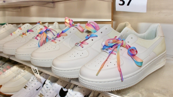 Что нового на просторах брестского магазина «Мегаполис»? Школьная форма, кроссовки, меняющие цвет на солнце, скидка 50% по красному ценнику Что нового на просторах брестского магазина «Мегаполис»? Школьная форма, кроссовки, меняющие цвет на солнце, скидка 50% по красному ценнику