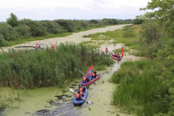 Пинские школьники почтили память моряков бронекатера БК-154 водным походом