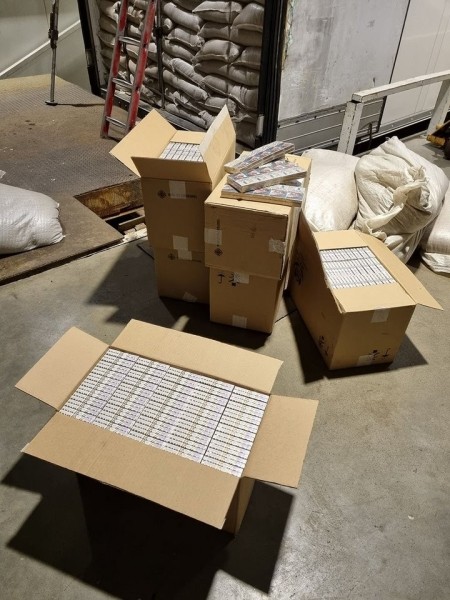 Сигареты на 1,8 млн евро нашли таможенники Литвы в фуре из Беларуси