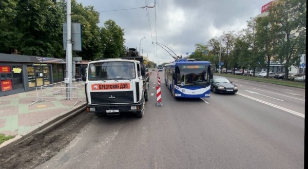 Остановку «ЦУМ» сегодня откроют, а «Проспект Машерова» закроют с двух сторон Остановку «ЦУМ» сегодня откроют, а «Проспект Машерова» закроют с двух сторон