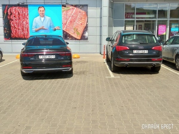 Читатель: Audi с одинаковыми цифрами на номерах :)
Читатель: Audi с одинаковыми цифрами на номерах :)