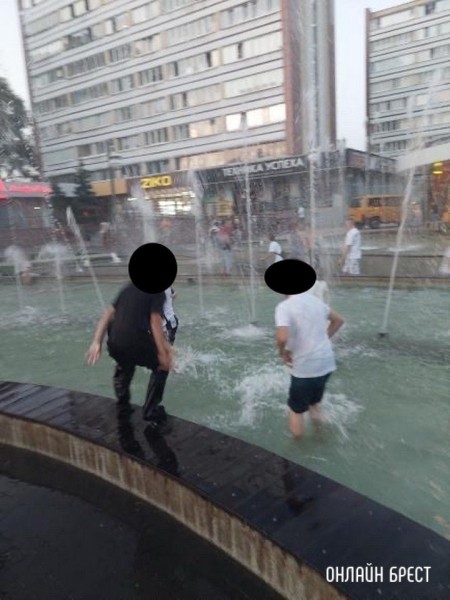 Читатель: Дети и фонтан на Советской в Бресте
Читатель: Дети и фонтан на Советской в Бресте