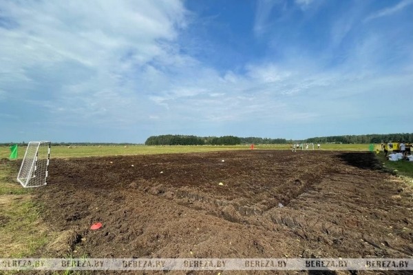 Футбол на болоте в Брестской области. Фоторепортаж