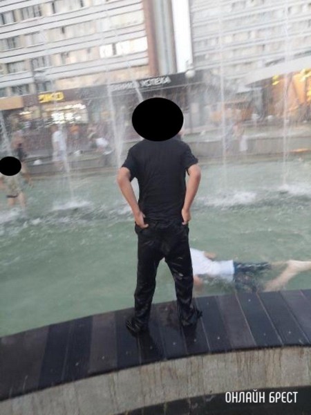 Читатель: Дети и фонтан на Советской в Бресте
Читатель: Дети и фонтан на Советской в Бресте
