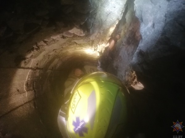 В Бресте мужчина упал в расщелину между бетонными сооружениями