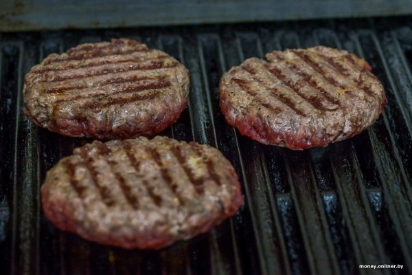 «Живем на 1100 рублей и за год отложили $9 тысяч». Бюджет молодой семьи, которая копит на квартиру