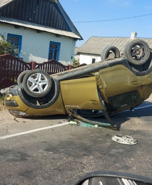 В Ивацевичском районе автомобиль оказался на крыше. Как это случилось?