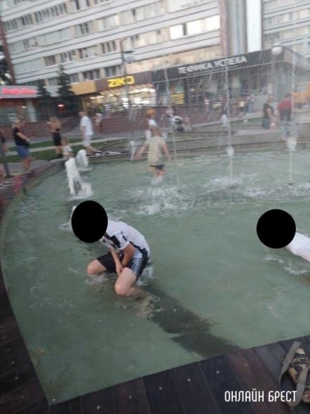 Читатель: Дети и фонтан на Советской в Бресте
Читатель: Дети и фонтан на Советской в Бресте