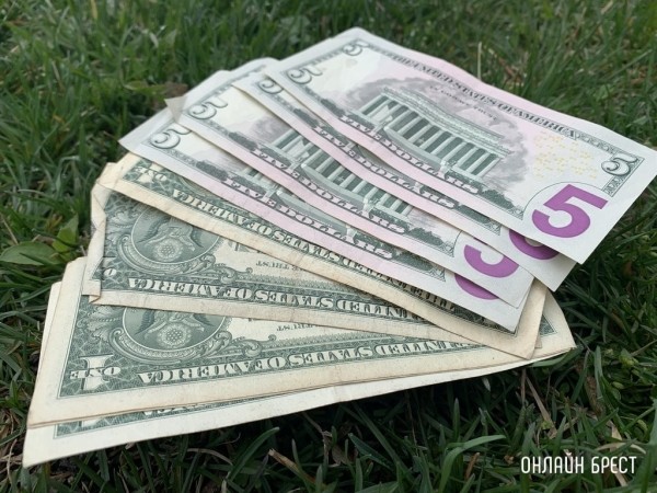 С долларом происходит что-то странное. Свежие курсы валют