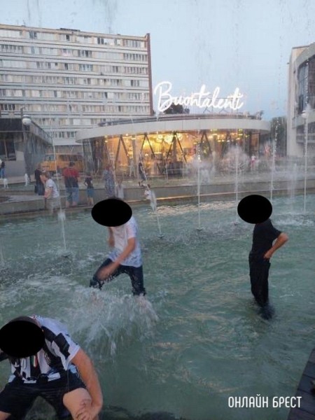 Читатель: Дети и фонтан на Советской в Бресте
Читатель: Дети и фонтан на Советской в Бресте